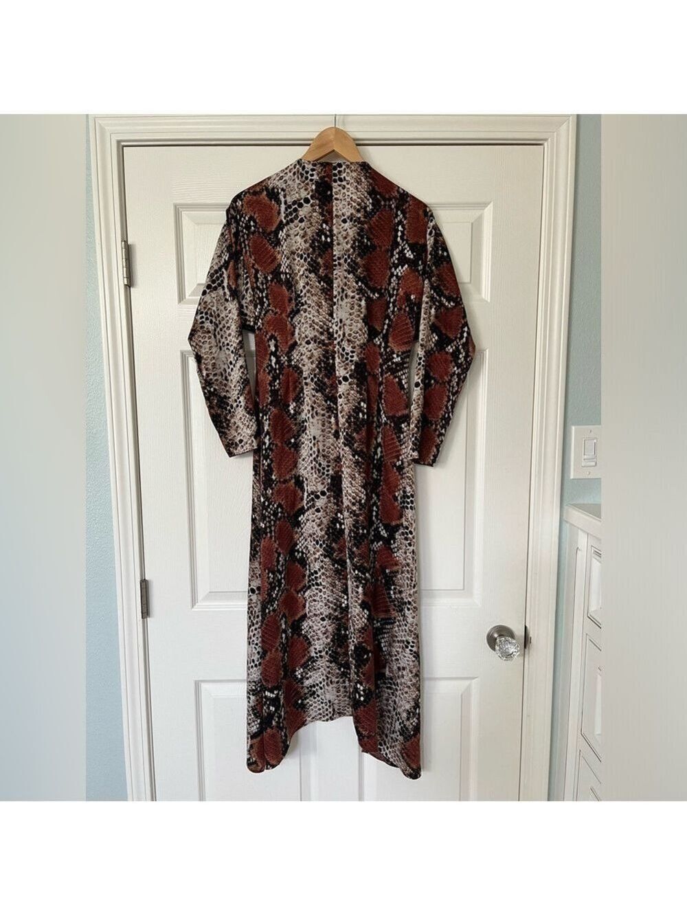 Womens Mango Snake Print Long Sleeve Asymmetrical V-neck Dress. Size 2 - Picture 8 of 8